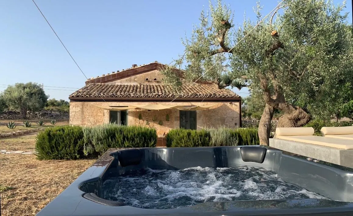 Casa Farfaglia Pensionat Noto Lantställe