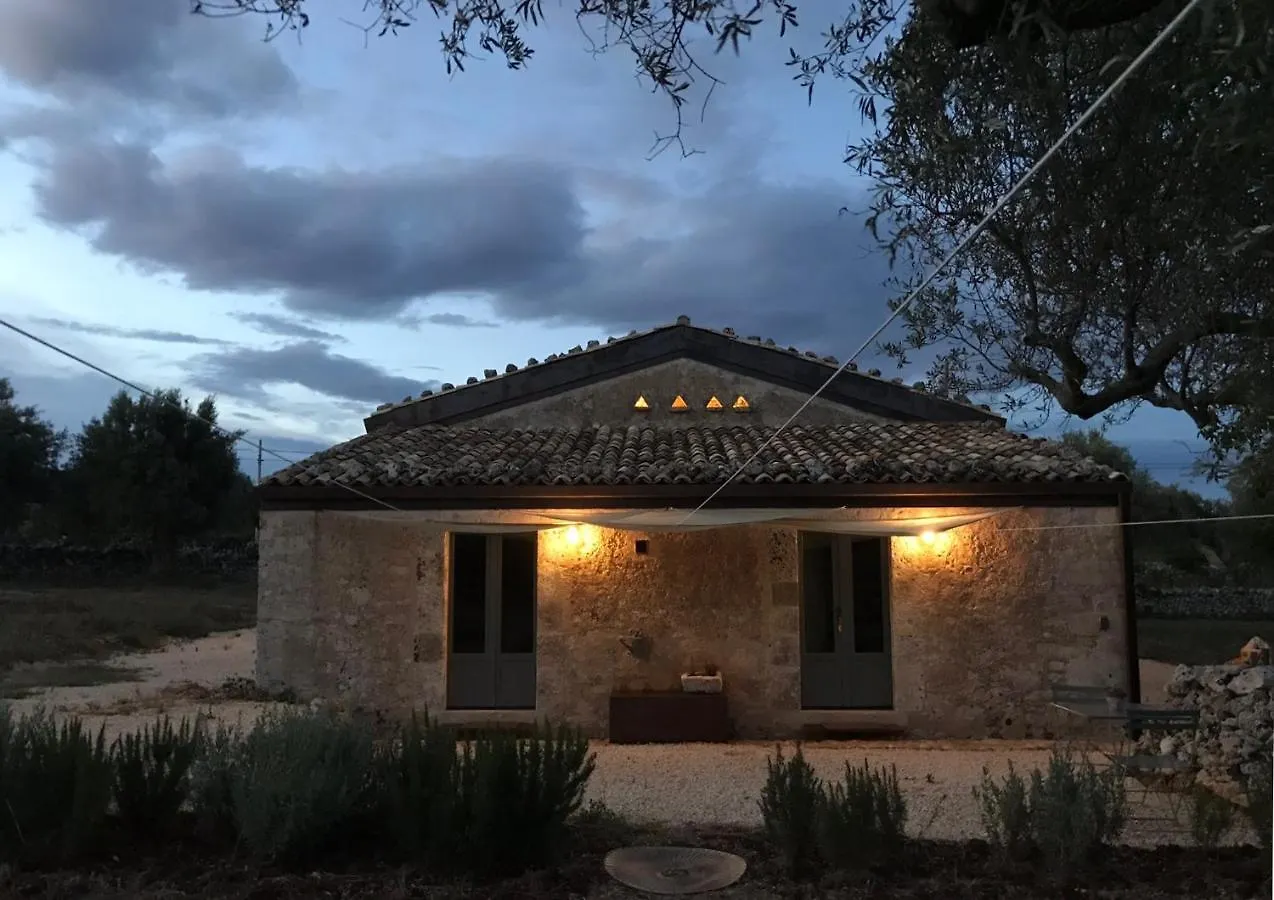 Casa Farfaglia Pensionat Noto Lantställe